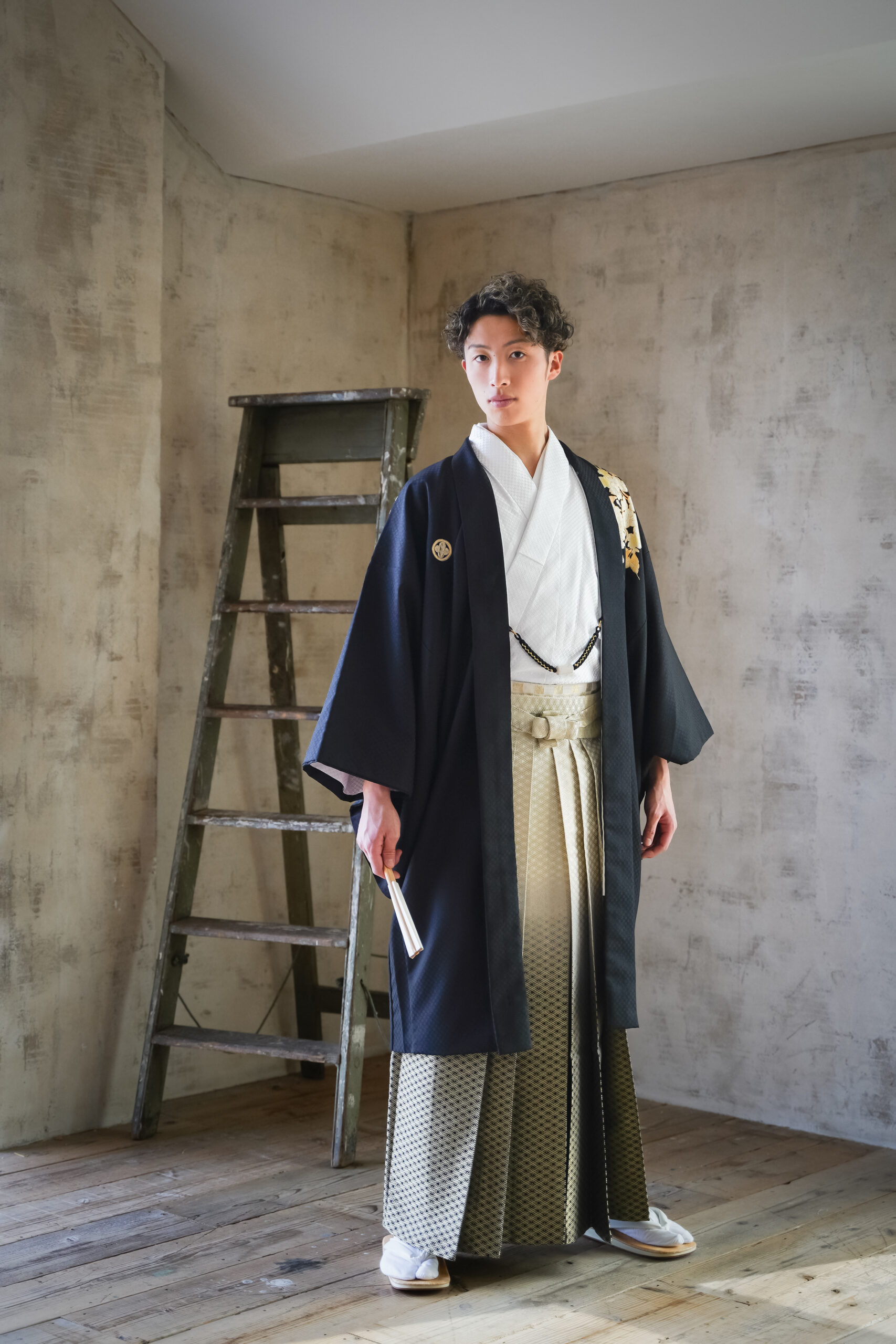 男性の成人式の衣装は 羽織袴とスーツで二十歳の記念に きもの永見