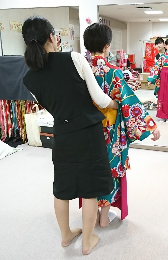 きもの永見 袴試着 店内接客